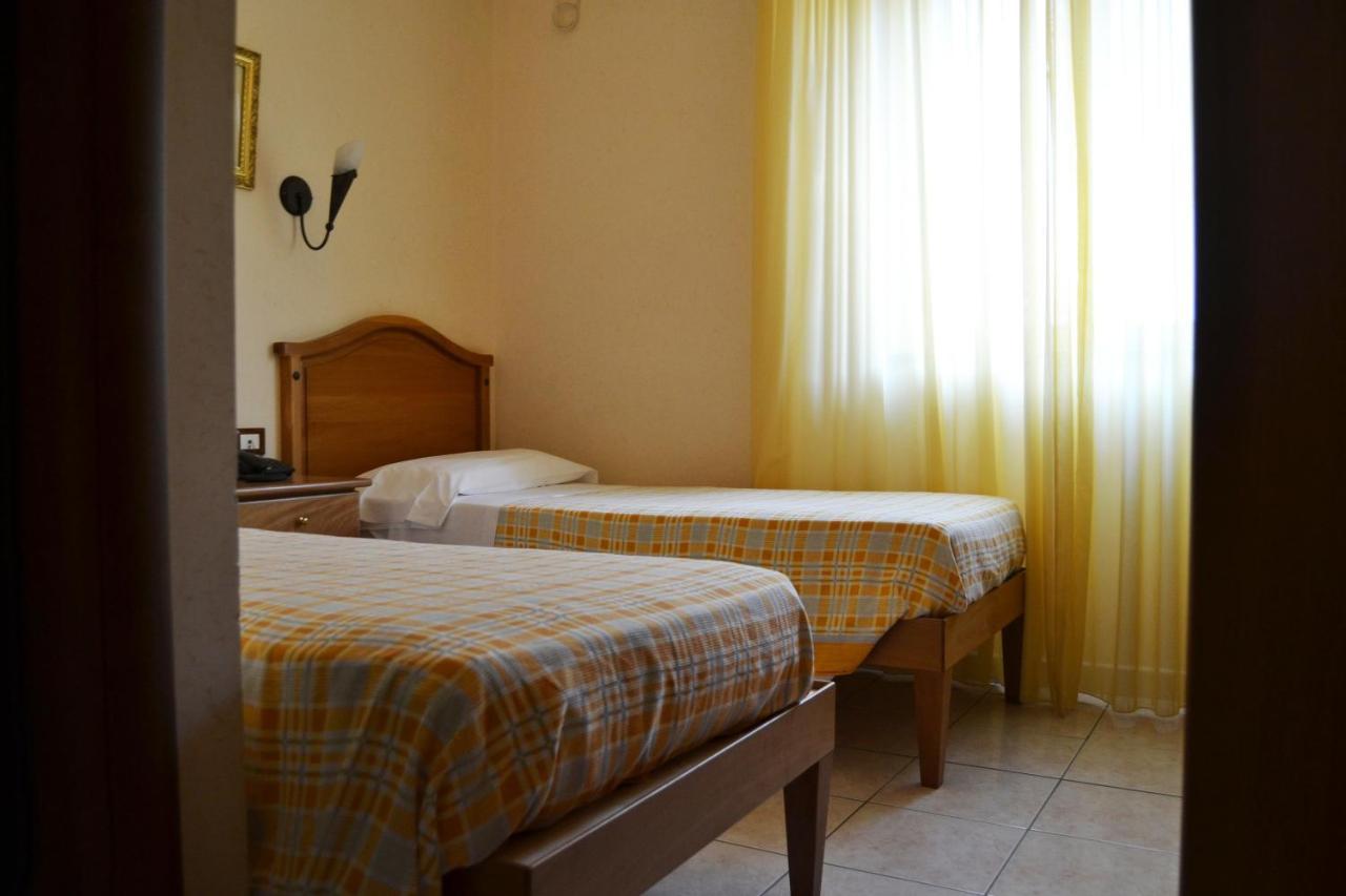Hotel Ristorante L'Avvenire Gizzeria Pokoj fotografie